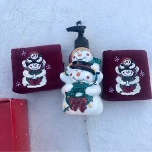 Christmas Snowman Gift Set Lotion Pump Fingertip Towels New in box